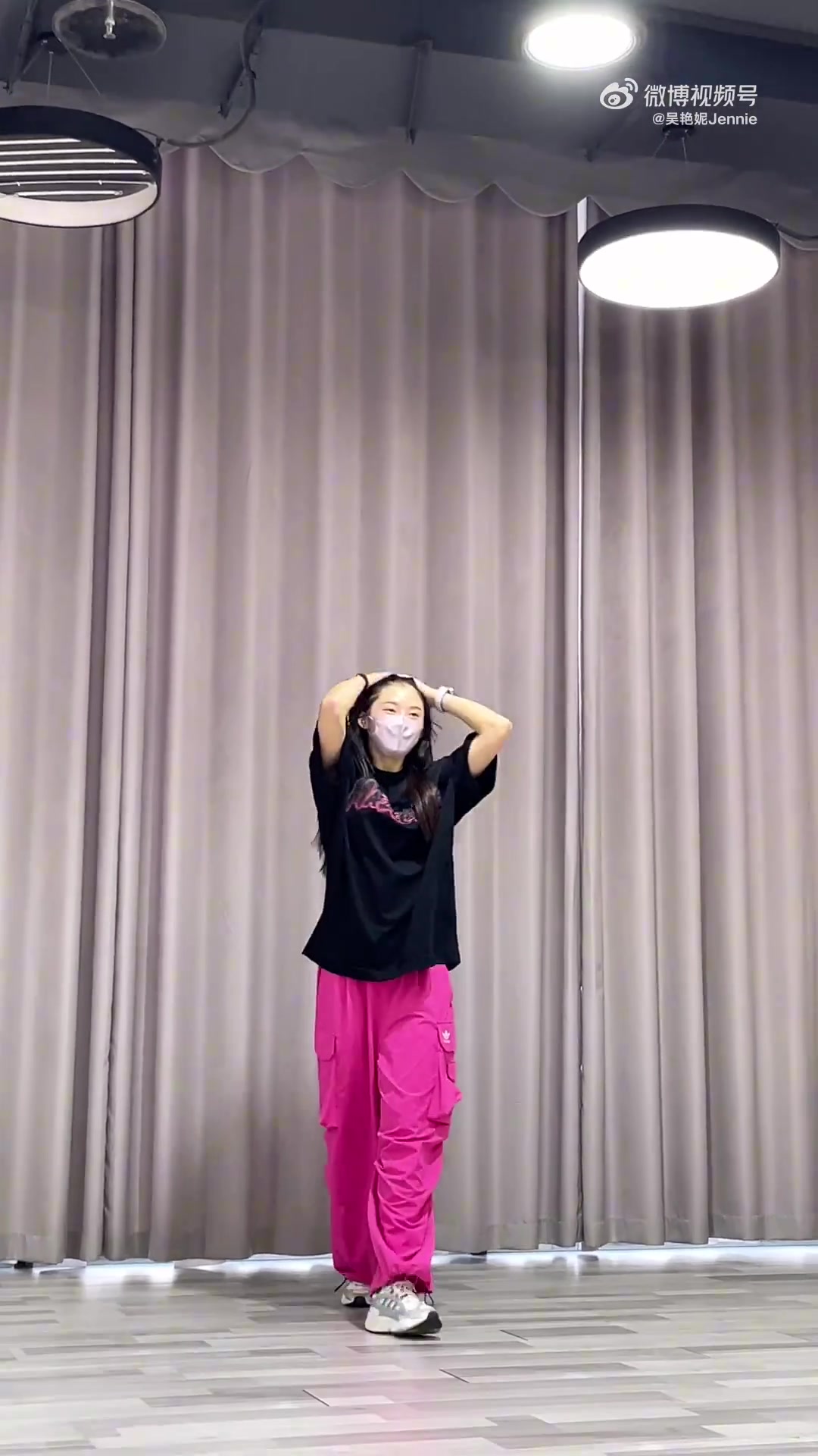 吴艳妮晒舞蹈视频:随心所欲的生活，自由更好