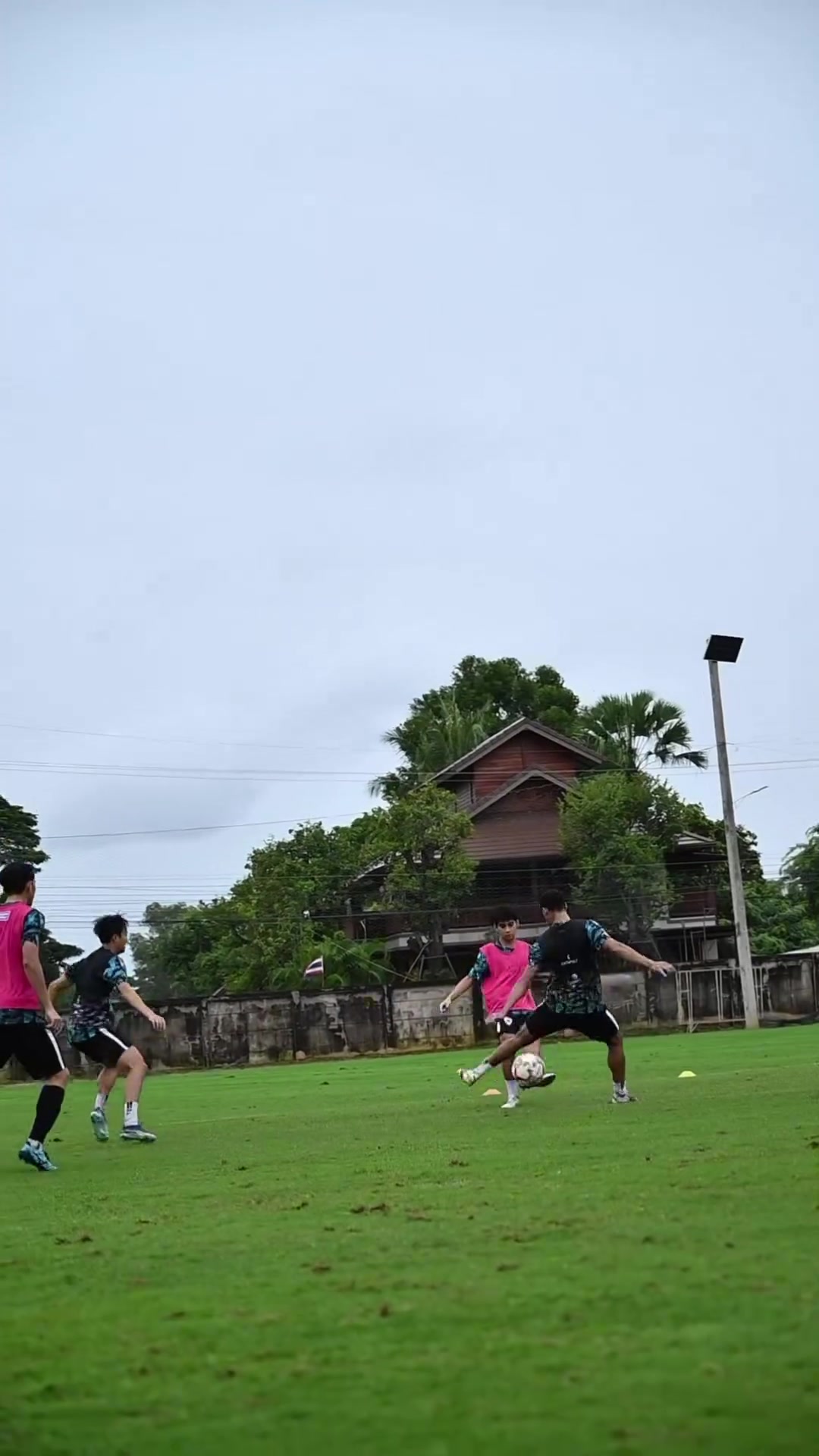 或遭全球禁赛！郭田雨昨日仍在清莱联正常练习，今天遭终身禁足