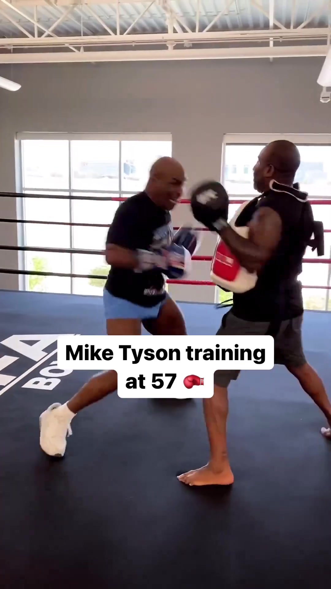 他还能打57岁泰森最新训练视频依旧勇猛，将战小30岁网红拳手