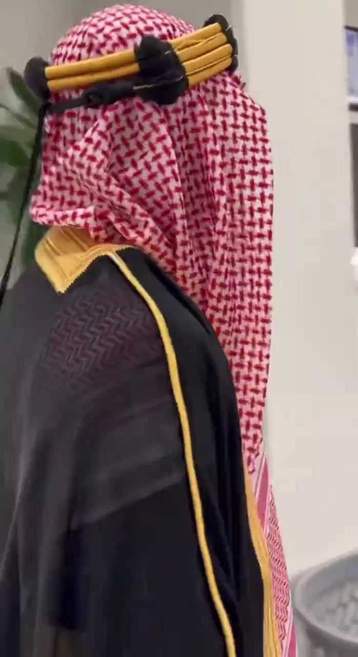 沙漠王子上线！内马尔身着沙特传统服饰，拍摄广告