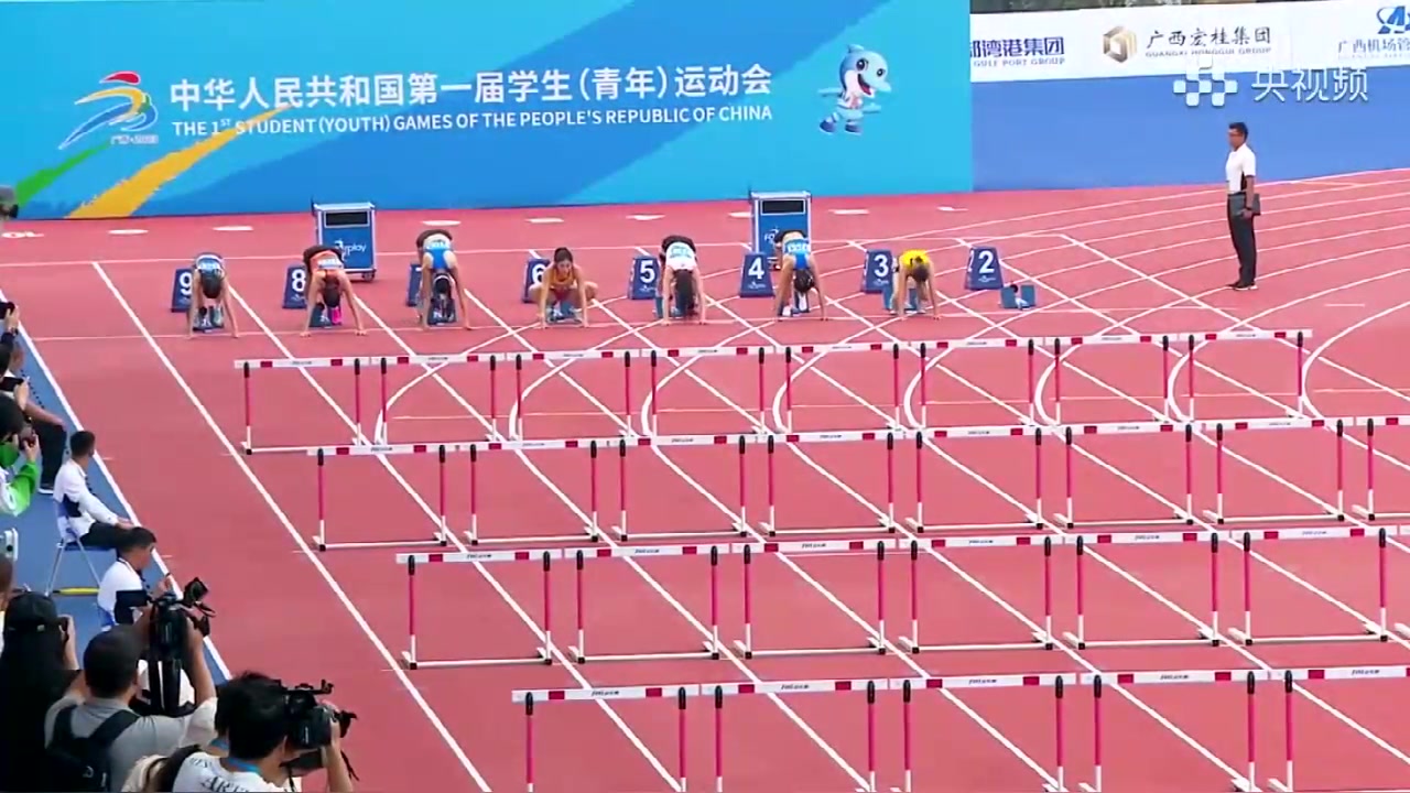 首届全国学生青年运动会女子100米栏决赛 吴艳妮13秒14斩获金牌