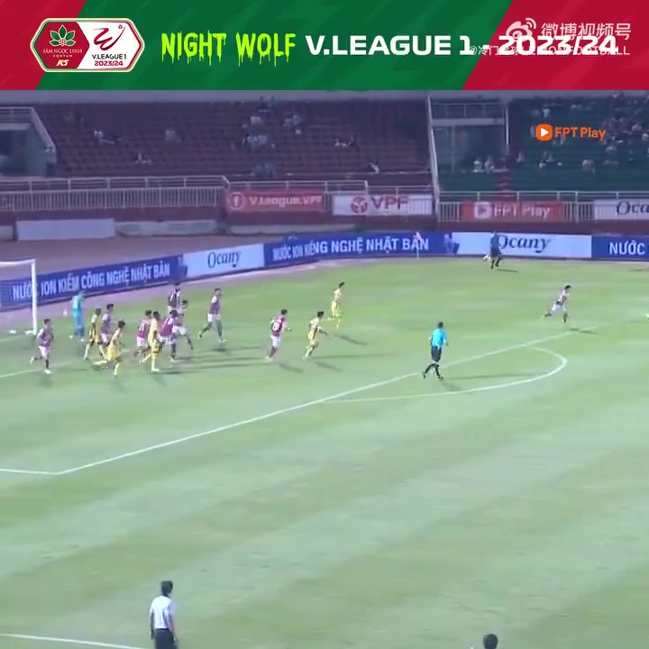 疯狂！越南联赛惊现半场超远乌龙绝杀?