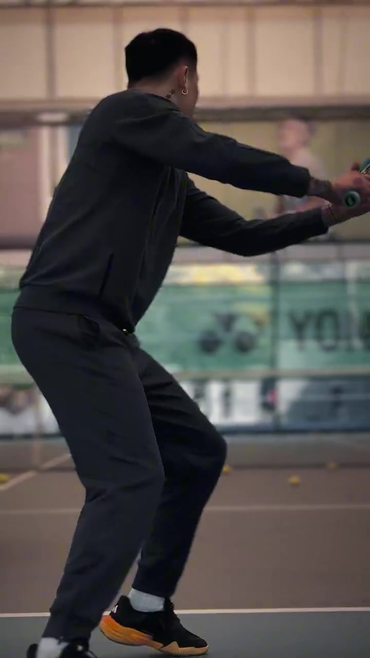 的确有点水平！王大雷晒打网球视频：陪练也得略微会一点